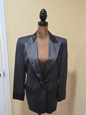 VINTAGE ESCADA GRAY Satin Lapel Blazer!!